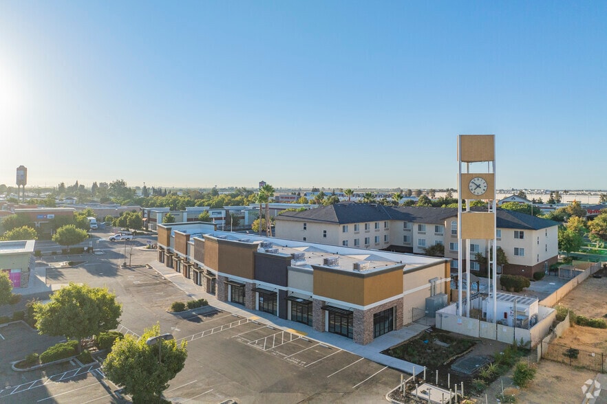 More Photos Of 165 Commerce Ave, Manteca General Retail For Lease