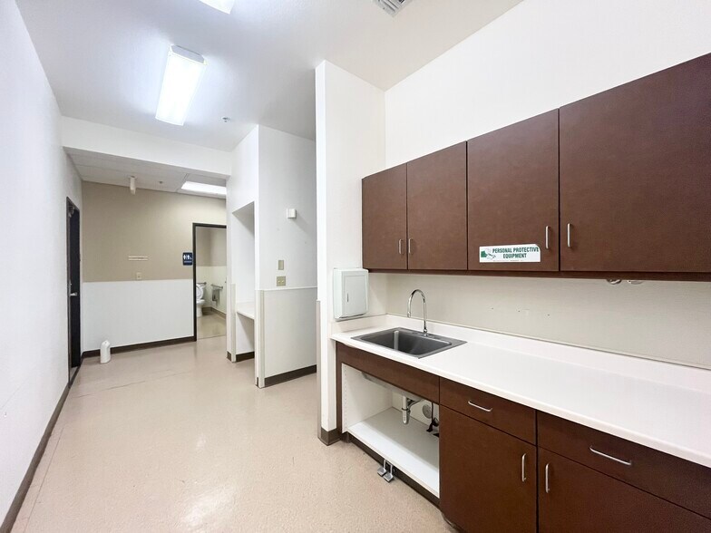 More Photos Of 1130 Conroy Ln, Roseville Medical For Sale