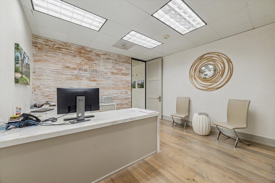 More Photos Of 9525 Katy Fwy, Houston Office For Lease