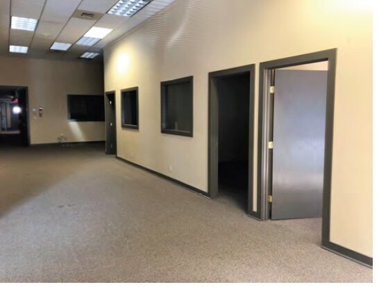 More Photos Of 300 E Main St, Pullman Bank For Sale