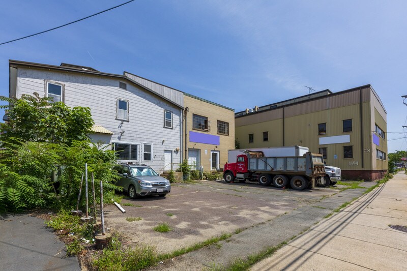 More Photos Of 950-970 Eastern Ave, Malden Manufacturing For Sale