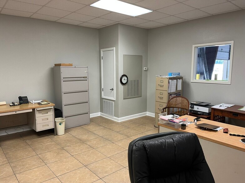 More Photos Of 2400 W Herman St, Pensacola Warehouse For Sale