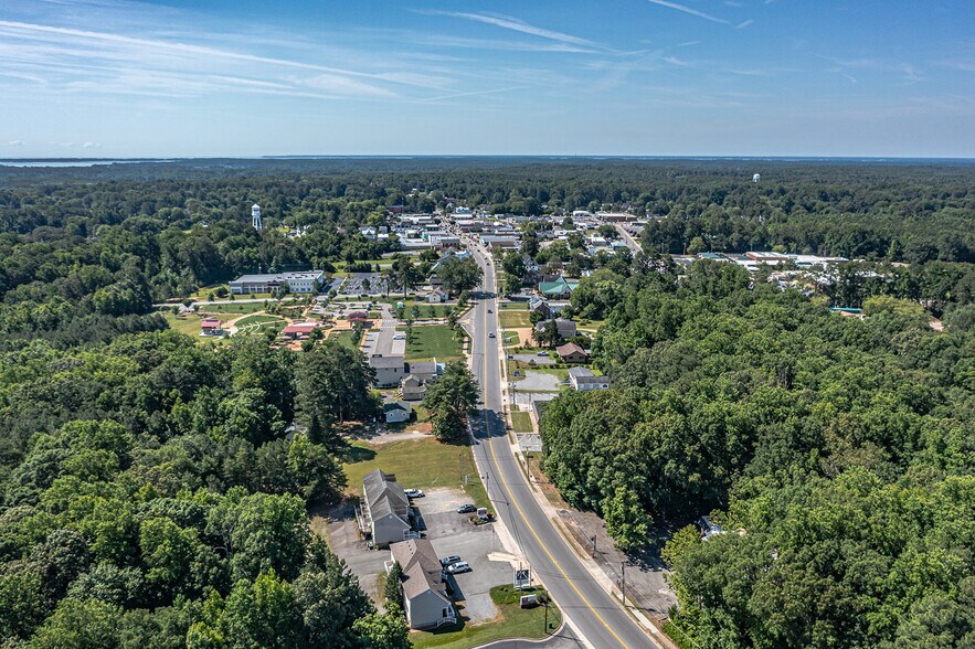 More Photos Of 279 N Main St, Kilmarnock General Retail For Sale