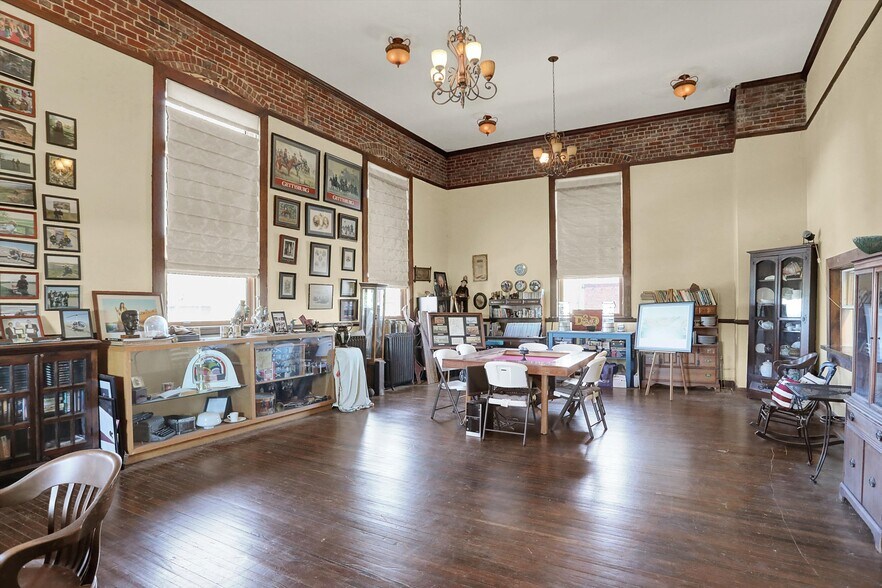 More Photos Of 111 S Walnut St, Edinburgh Theater Concert Hall For Sale