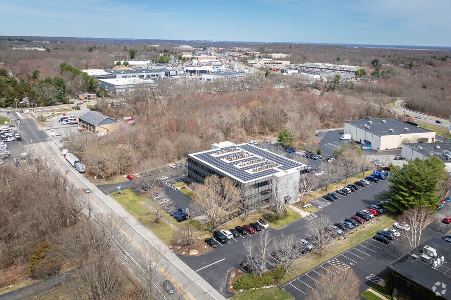 More Photos Of 40 Quaker Ln, Warwick Office For Lease