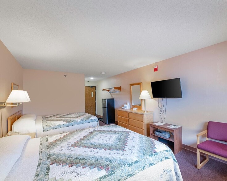 More Photos Of 1700 County 424 Rd, Iron River Hotel For Sale