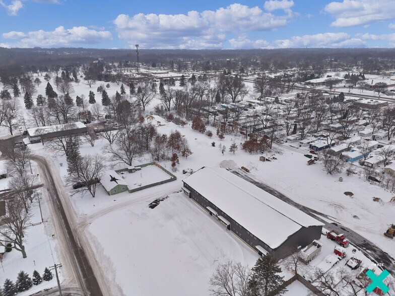 More Photos Of 923 Barnum SW st, Wyoming Flex For Lease