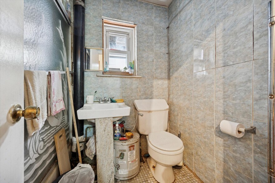 More Photos Of 274 S 20th St, Philadelphia Storefront Retail Residential For Sale