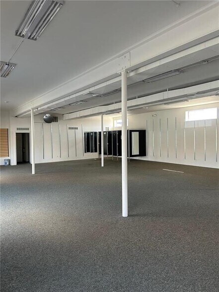 More Photos Of 1710 MacArthur Rd, Whitehall Storefront Retail Office For Lease