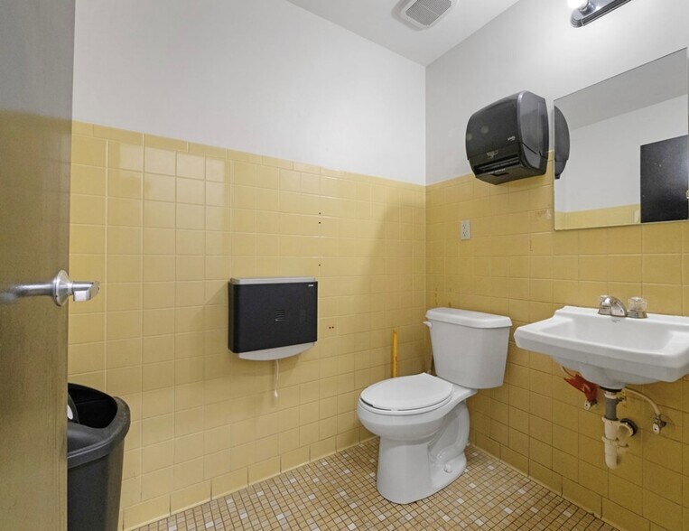 More Photos Of 6546 N KY Highway 15, Hazard Showroom For Sale