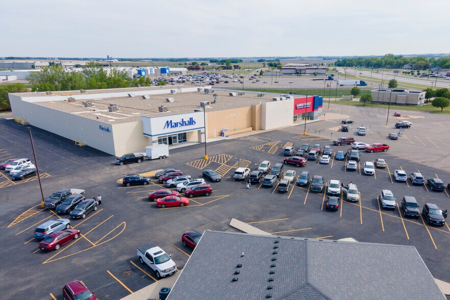 More Photos Of 1200 E Susan Dr, Marshall Freestanding For Lease