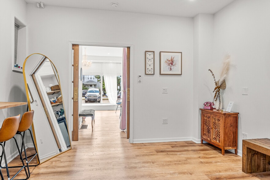 More Photos Of 694 Pont Reading Rd, Ardmore Storefront Retail Residential For Sale