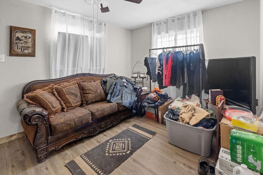 More Photos Of 530 E Hwy 69, Denison Office For Sale