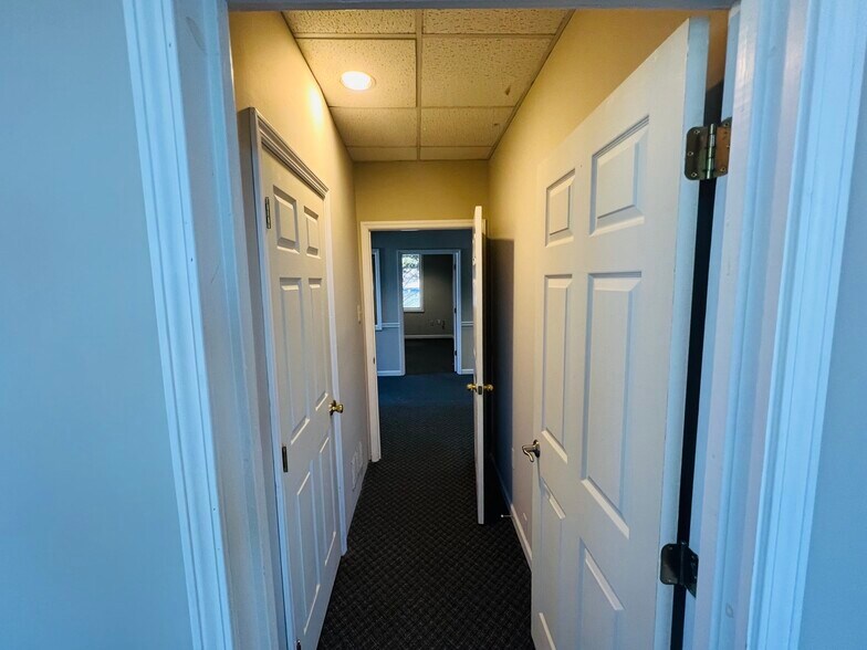 More Photos Of 252 Harry Lane Blvd, Knoxville Office For Sale