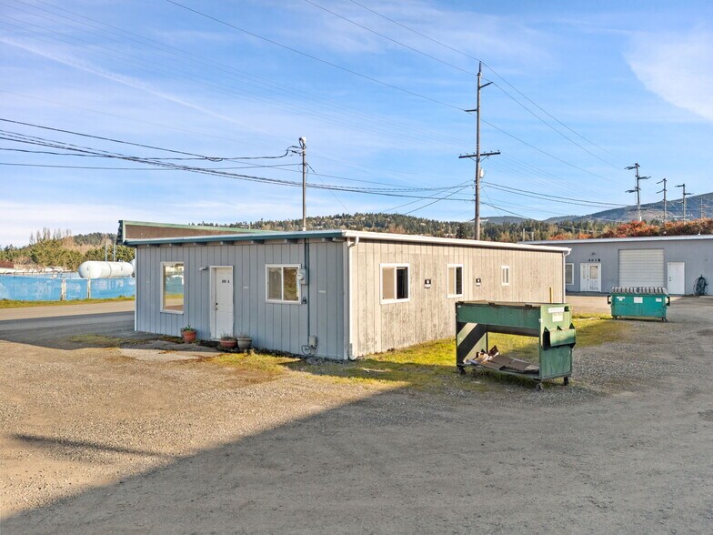 More Photos Of 503 S 3rd Ave, Sequim Flex For Lease