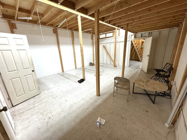 More Photos Of 1018-1020 S Los Angeles St, Los Angeles Light Manufacturing For Lease