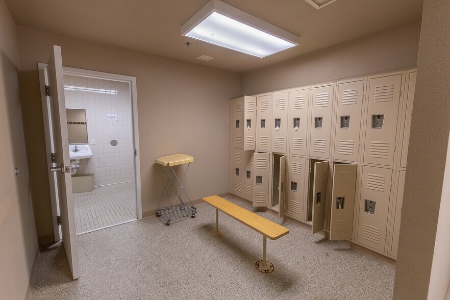 More Photos Of 2815 E Jackson St, Hugo Rehabilitation Center For Lease