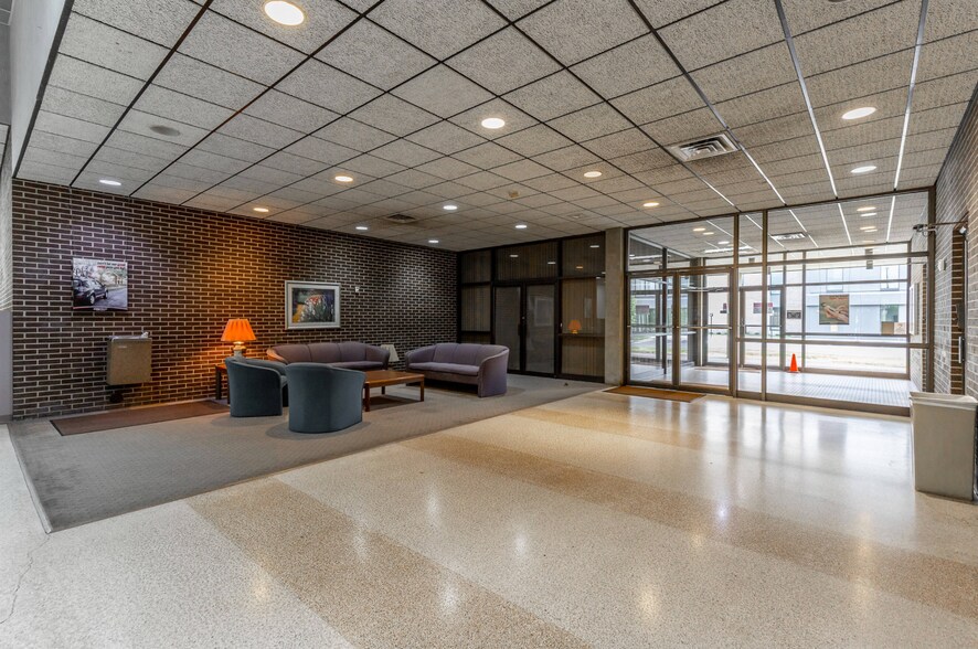 More Photos Of 1012 Riverfront Pkwy, Chattanooga Office For Sale