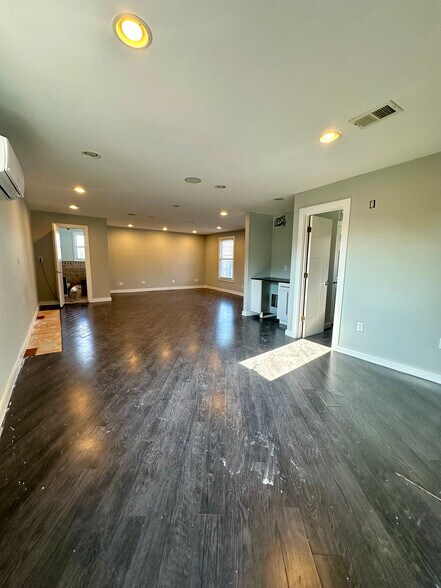 More Photos Of 2228 Victory Blvd, Staten Island Freestanding For Lease