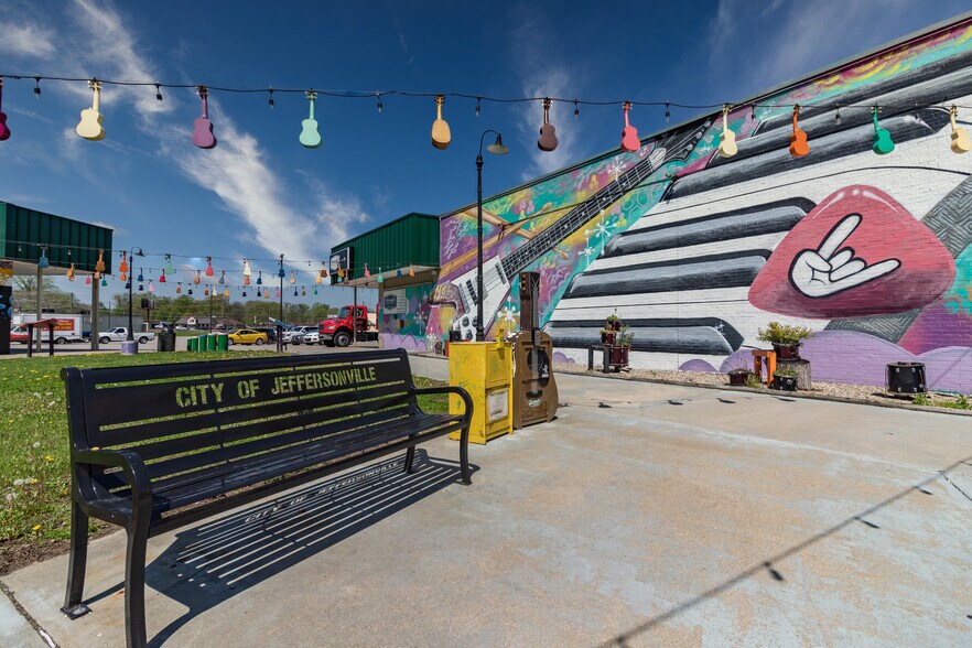 More Photos Of 1710 E 10th St, Jeffersonville Storefront For Sale