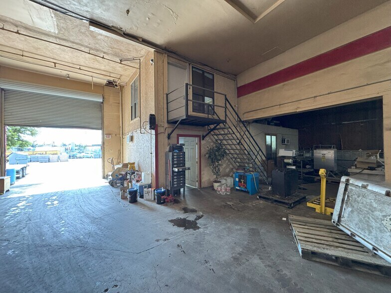 More Photos Of 1833 E Hedges Ave, Fresno Warehouse For Sale