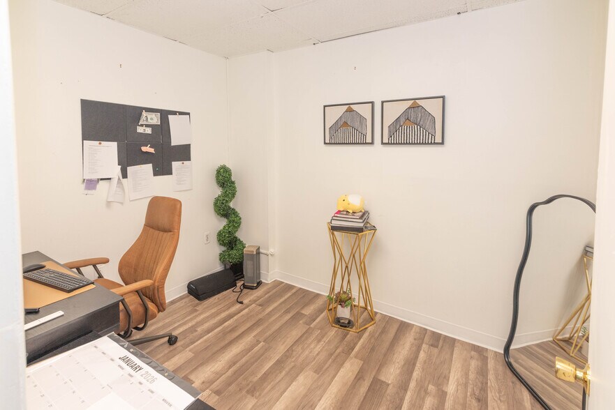 More Photos Of 5900 York Rd, Baltimore Storefront Retail Office For Sale