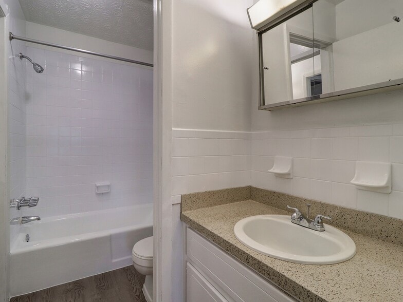 More Photos Of 7011 San Ramon Pl, Tampa Apartments For Sale