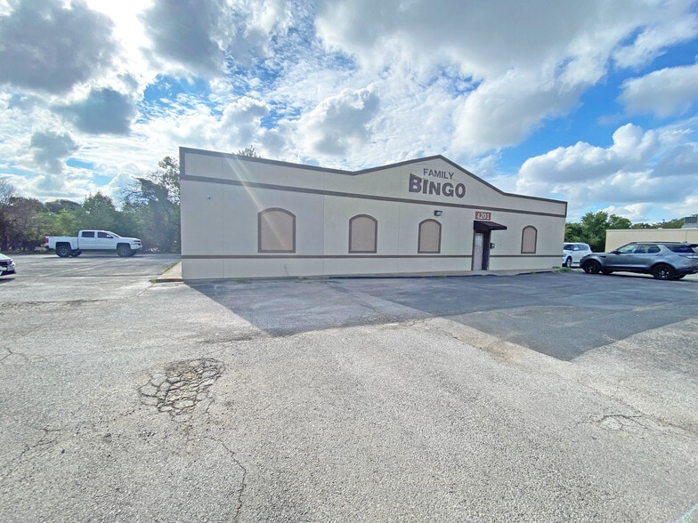 Primary Photo Of 4201 Benbrook Hwy, Fort Worth Sports And Entertainment For Lease