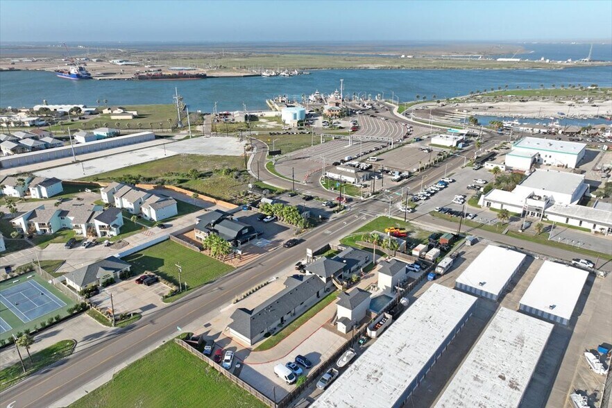 More Photos Of 121 Cut Off Rd, Port Aransas Office For Sale