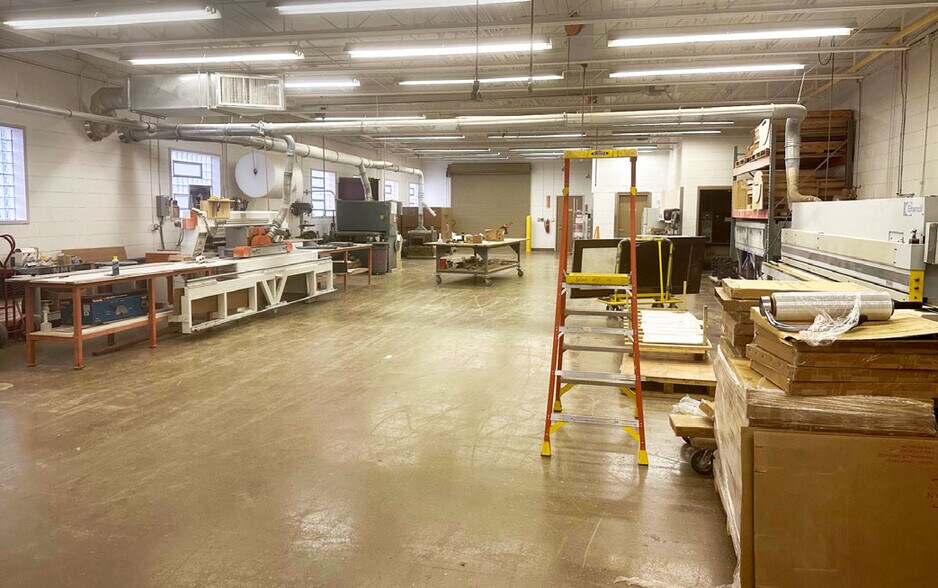 More Photos Of 23690 Telegraph Rd, Southfield Unknown For Lease