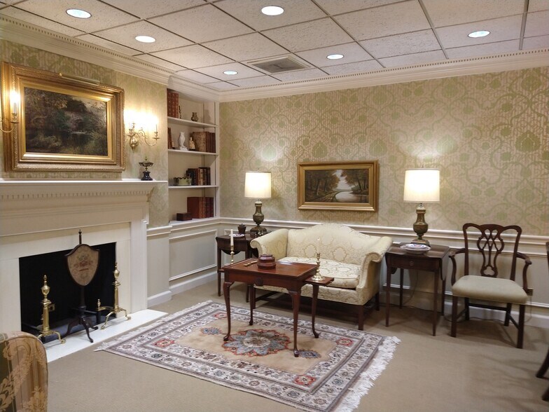 More Photos Of 141 New St, Macon-Bibb Office For Lease