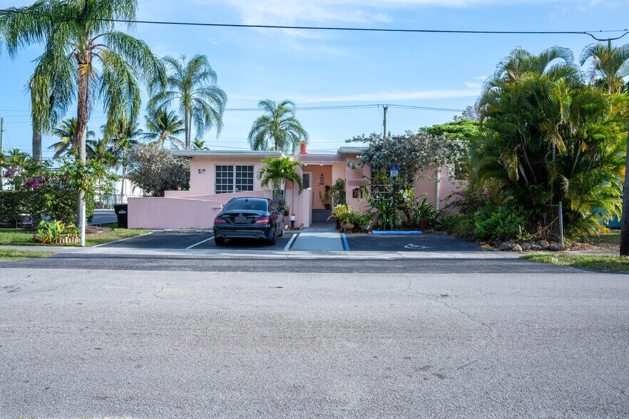 Primary Photo Of 980-982 NE 126th St, Miami Medical For Sale