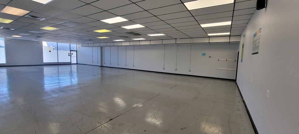More Photos Of 302 N Empire Ct, Wilkes-Barre General Retail For Lease