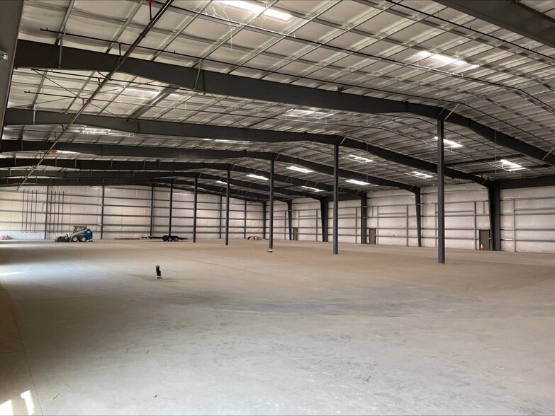 More Photos Of 150 Hawk Dr, Merced Warehouse For Lease