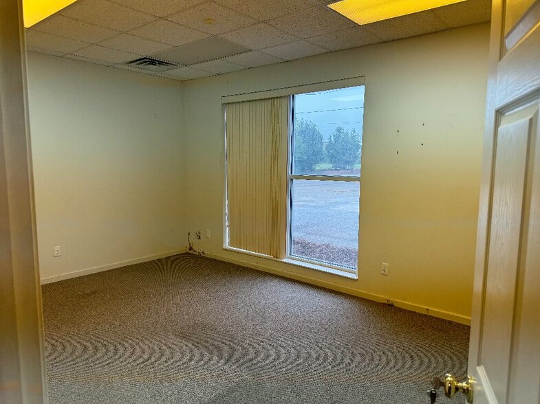 More Photos Of 103 Industrial Park Dr, Perry Distribution For Lease