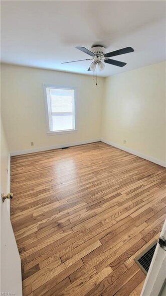 More Photos Of 3537 Liberty Ave, Vermilion Hotel For Sale