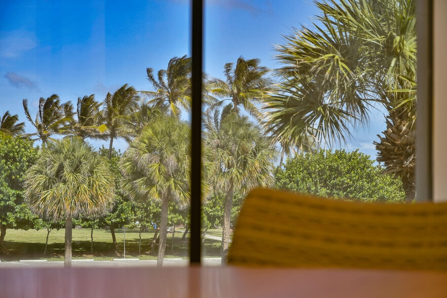 More Photos Of 2875 S Ocean Blvd, Palm Beach Office For Lease
