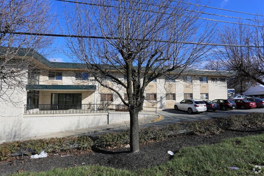 More Photos Of 702-708 E Gude Dr, Rockville Coworking Space