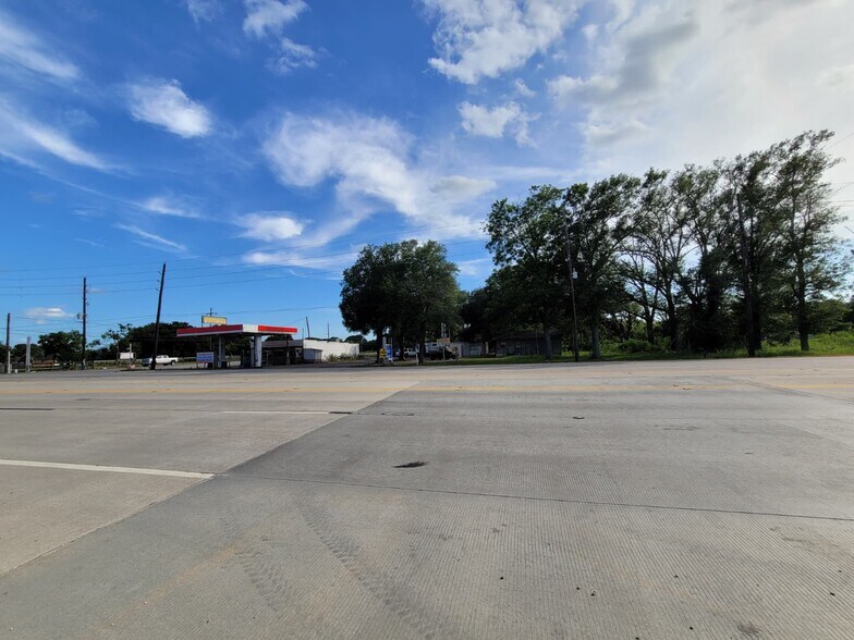 More Photos Of 15518 Highway 36, Needville Service Station For Sale