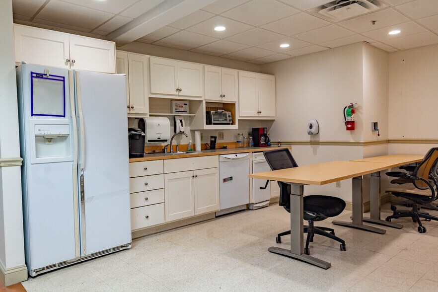 More Photos Of 25 Long Creek Dr, South Portland Medical For Sale