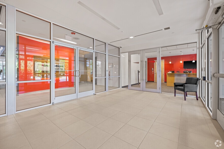 More Photos Of 555 S Independence Blvd, Virginia Beach Office For Lease