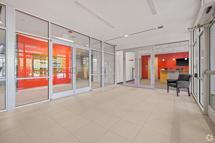 More Photos Of 555 S Independence Blvd, Virginia Beach Office For Lease