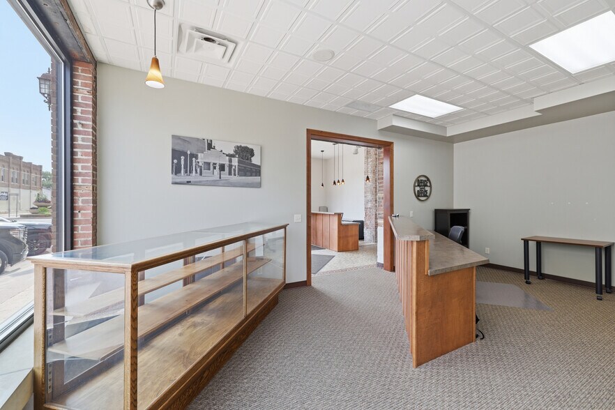 More Photos Of 200 S Minnesota Ave, Saint Peter Office For Sale