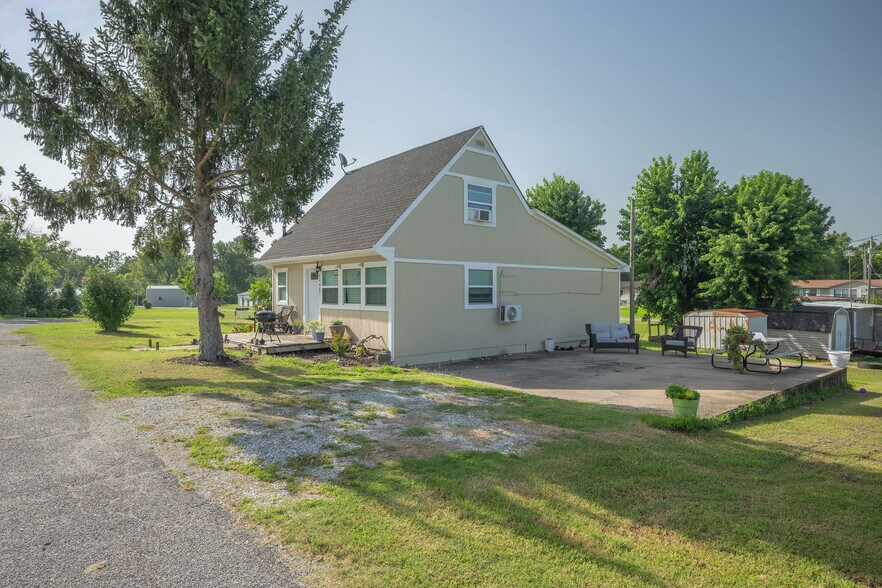 More Photos Of 64487 E 254 Loop, Grove Specialty For Sale