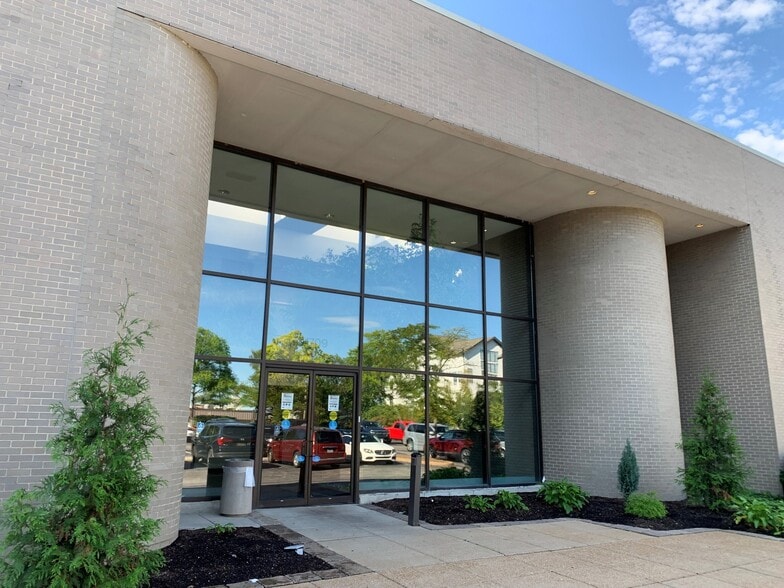 More Photos Of 11709 Old Ballas Rd, Saint Louis Medical For Sale