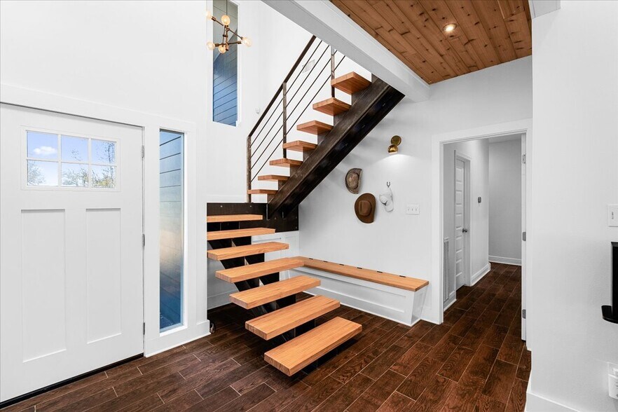 More Photos Of 14519 Fitzhugh Rd, Austin Specialty For Sale