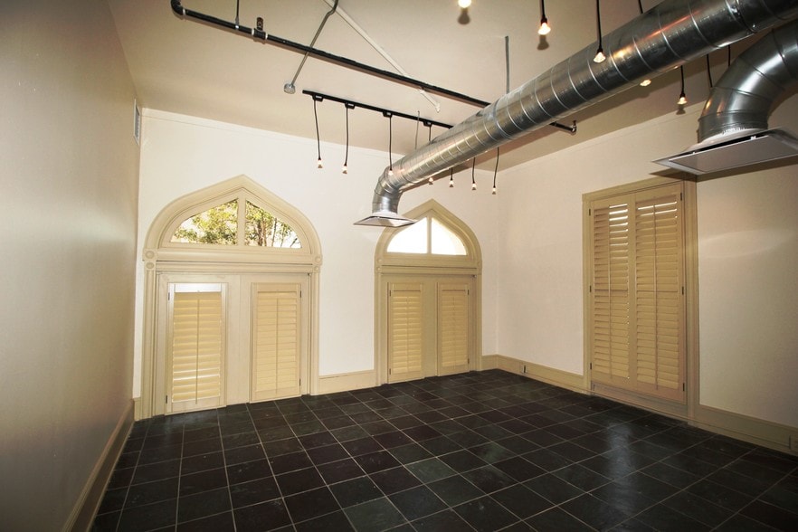 More Photos Of 2101 Mechanic St, Galveston Office For Sale