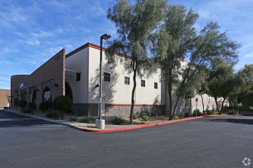 More Photos Of 4545 E Broadway Rd, Phoenix Showroom For Lease