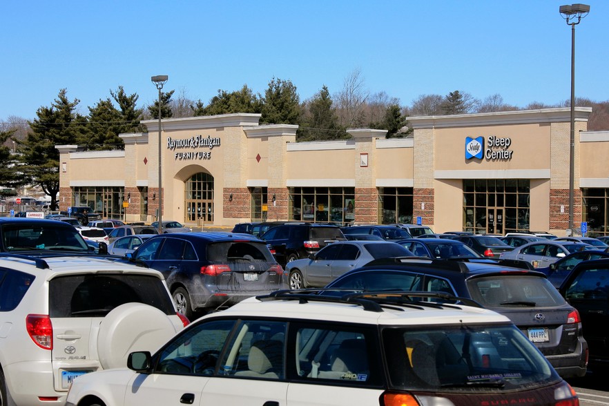 More Photos Of 410 Reidville Dr, Waterbury Freestanding For Lease