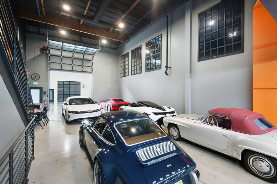 More Photos Of 3080 Airway Ave, Costa Mesa Showroom For Sale